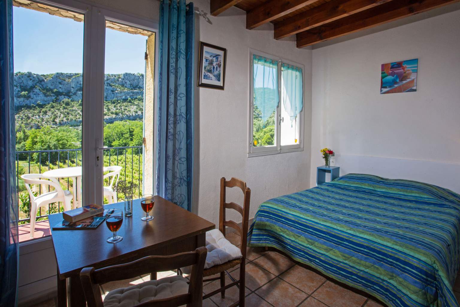 Chambre lit double avec balcon L’Auberge des Gorges à Saint-Martin-d’Ardèche